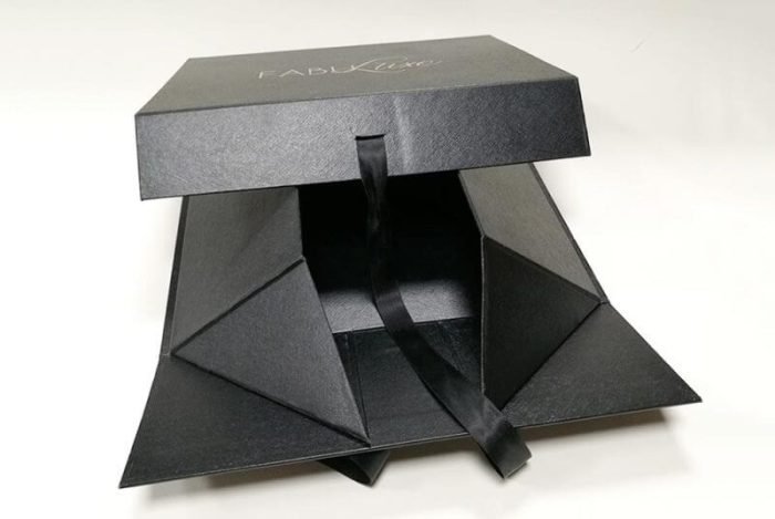Clamshell Folding Cartons